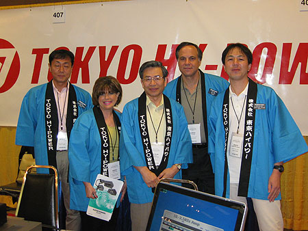 Tokyo Hy-Power exibindo alguns amplificadores impressionante