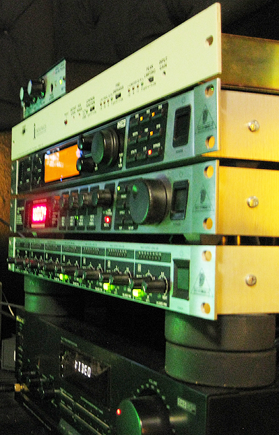 NU9N Audio Rack